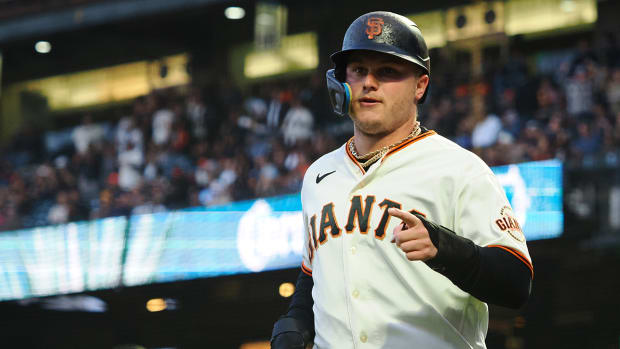 Giants Broadcasters Couldn’t Help But Agree With Fan Who Loudly Disagreed With Call